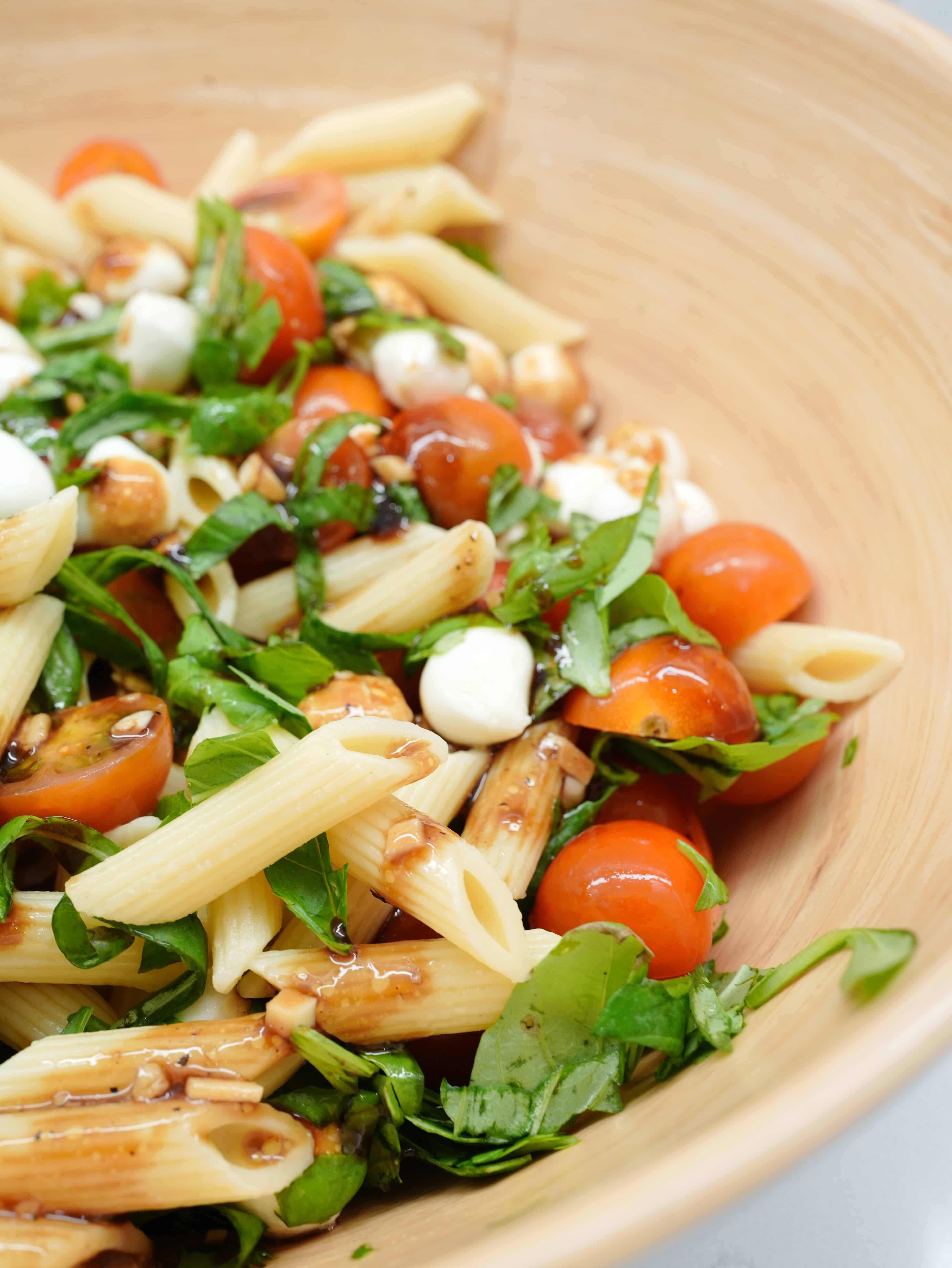 Fresh & Flavorful Caprese Pasta Salad (Perfect for Summer!)