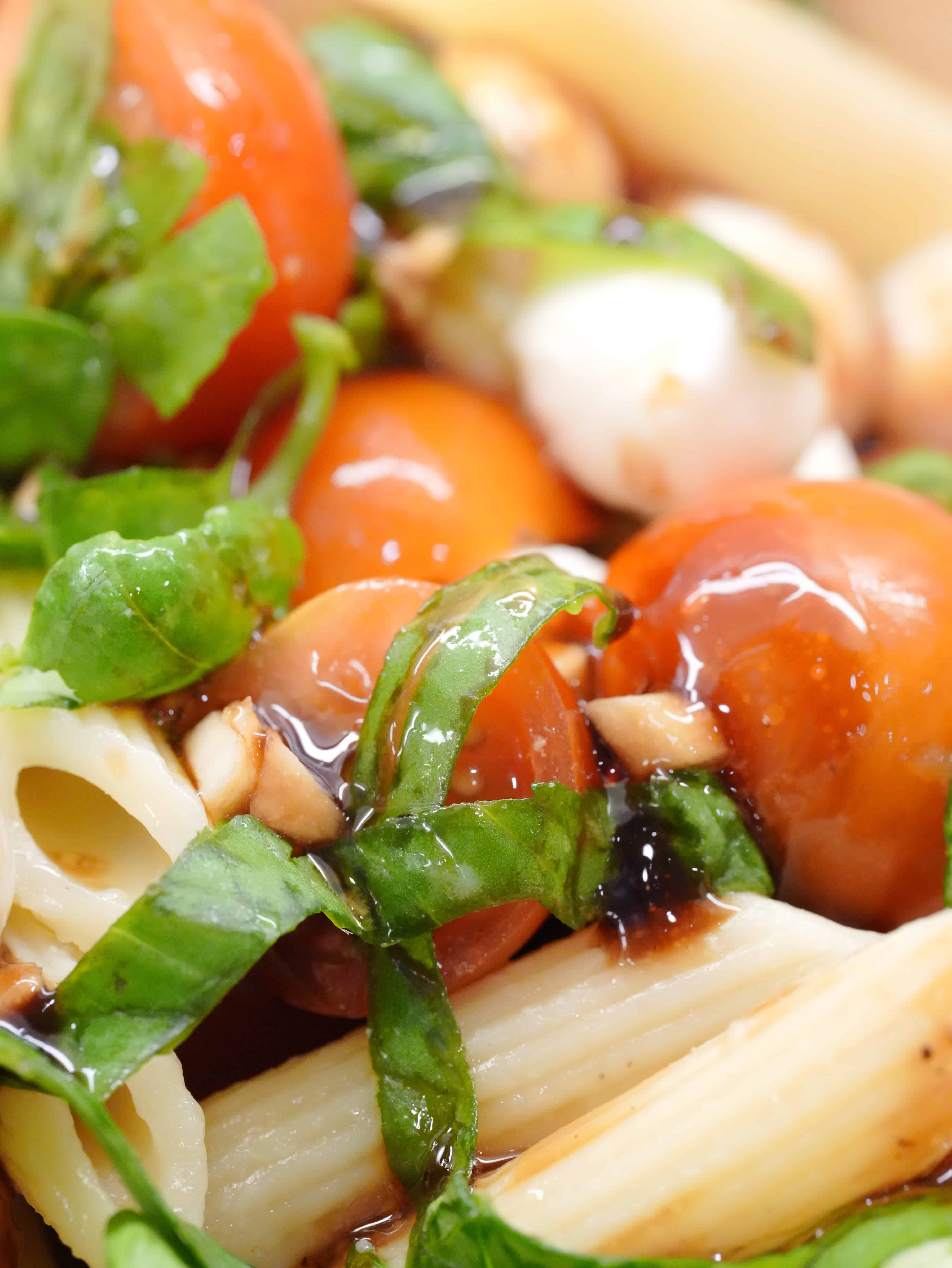 Caprese Pasta Salad, basil, tomatoes, penne pasta, mozerella cheese
