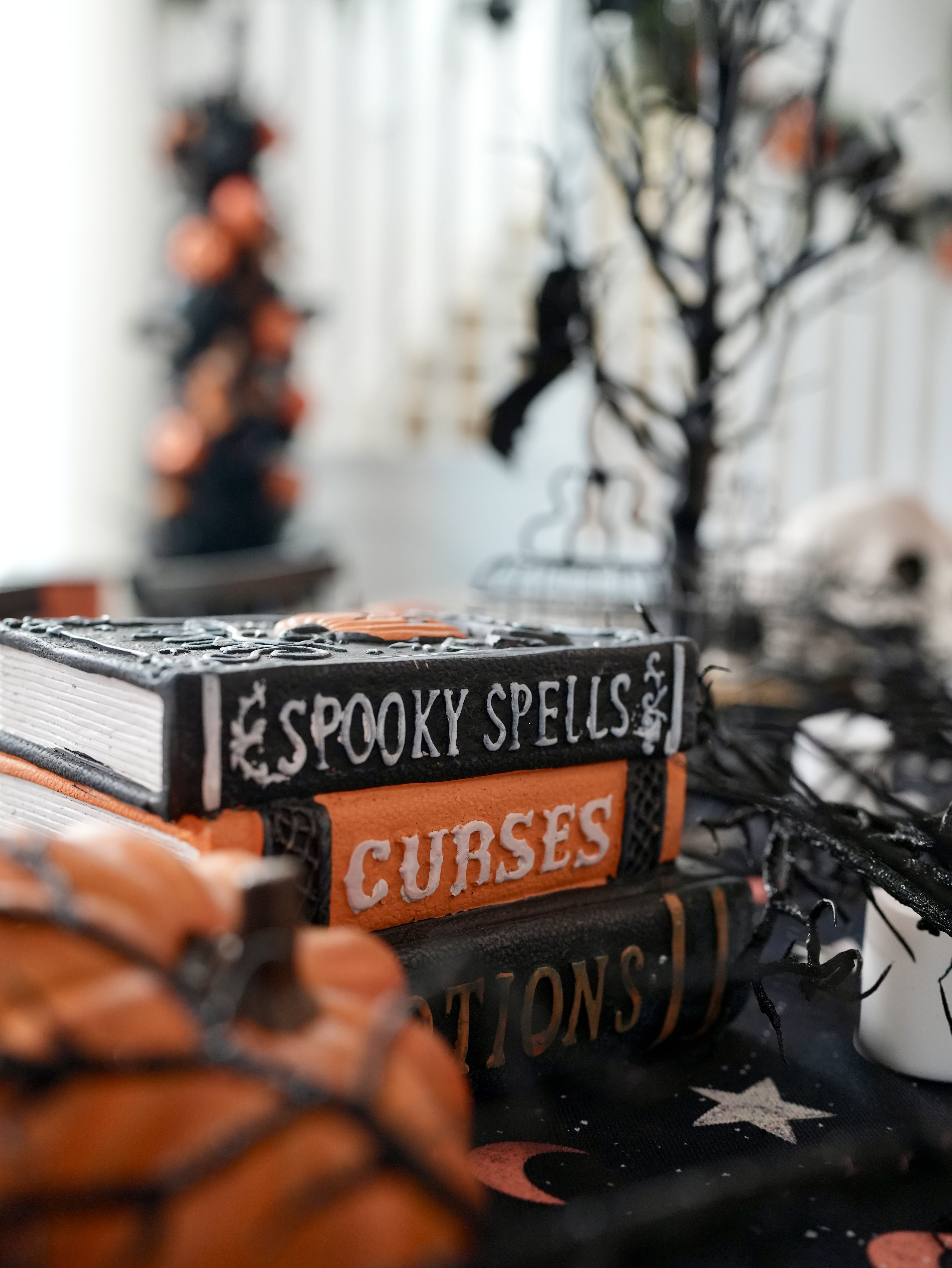 Elegant Halloween Decor: How to Create a Spooky-Chic Tablescape That Wows